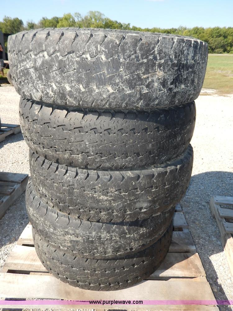 image for item AV9532 (5) used 245/75R17 tires
