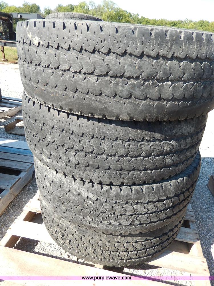 image for item AV9533 (4) used 275/70R18 tires