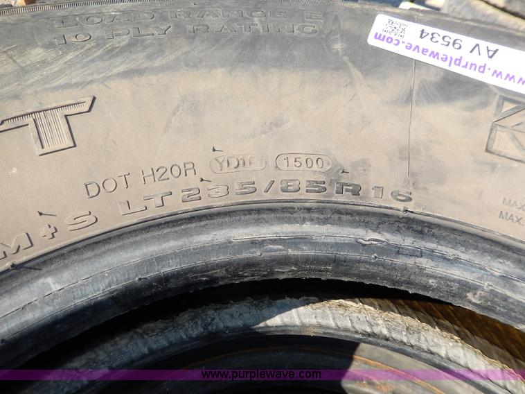 image for item AV9534 (3) used 235/85R16 tires