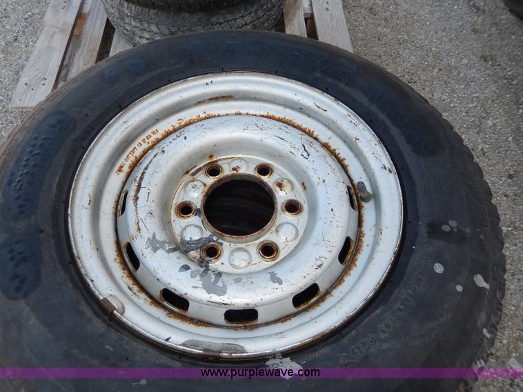 image for item AV9537 (3) used 195/75R14 tires and wheels