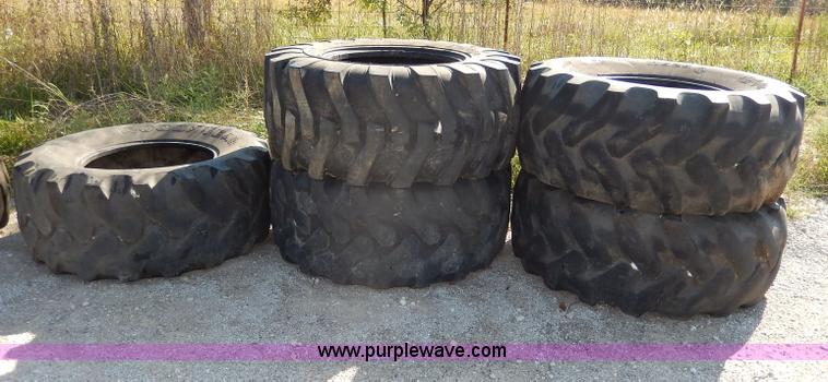 image for item AV9540 (5) used 19.5-24 tires