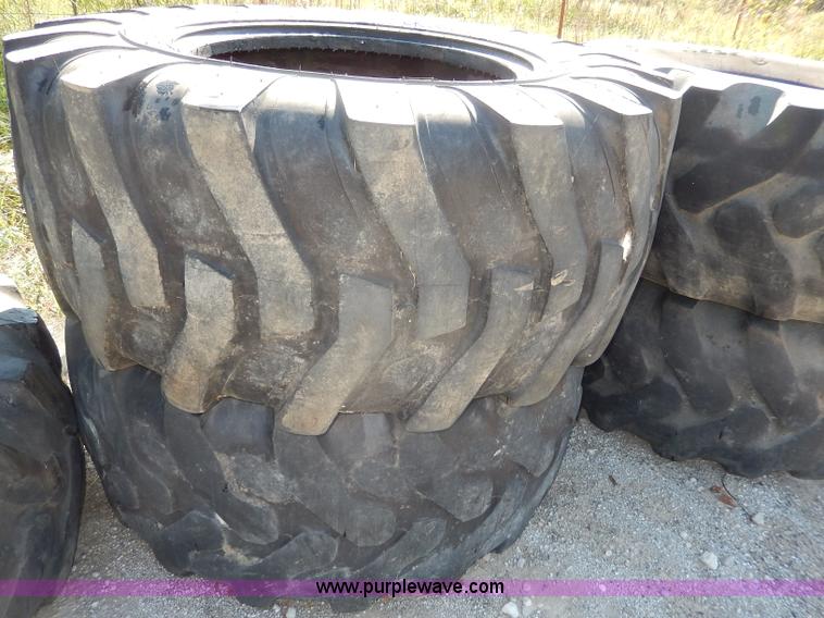 image for item AV9540 (5) used 19.5-24 tires