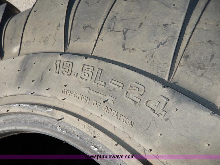 image for item AV9540 (5) used 19.5-24 tires