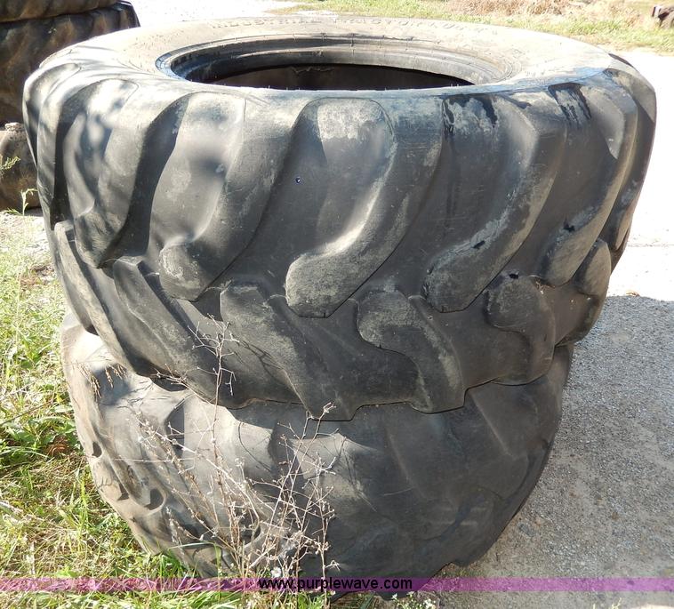 image for item AV9541 (2) used 19.5-24 tires