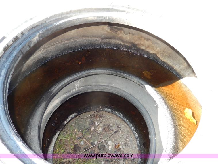 image for item AV9541 (2) used 19.5-24 tires