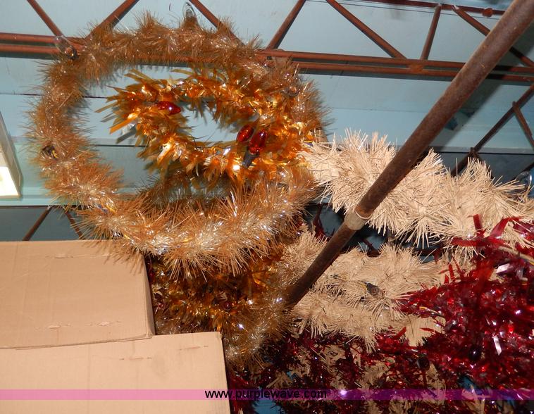 image for item AV9550 Assorted street light hanging Christmas decorations