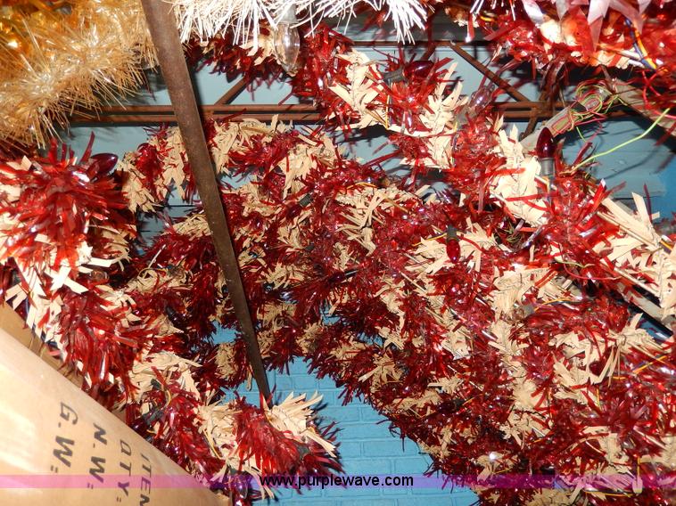 image for item AV9550 Assorted street light hanging Christmas decorations