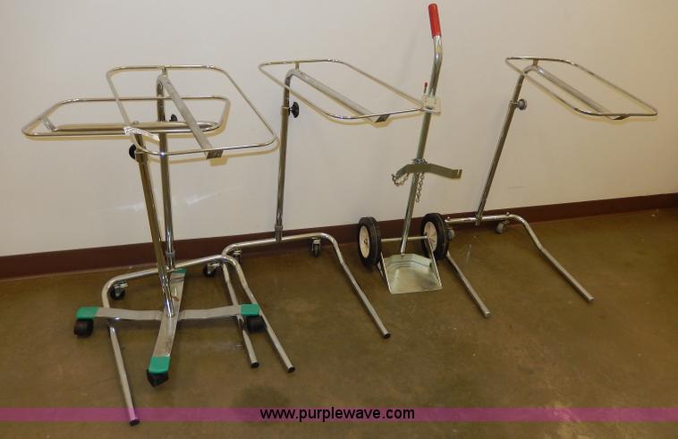 image for item AV9743 Assorted medical equipment