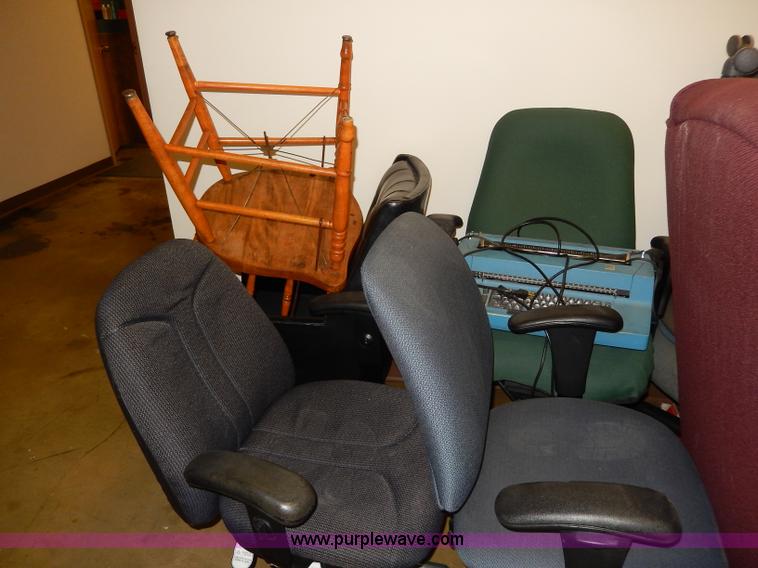image for item AV9744 (42) assorted office chairs