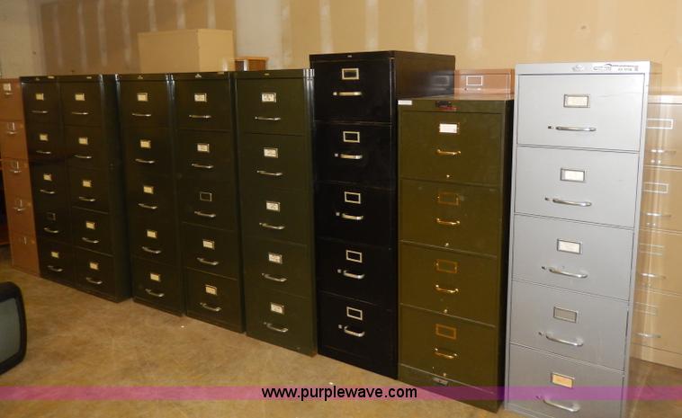 image for item AV9746 (19) metal filing cabinets