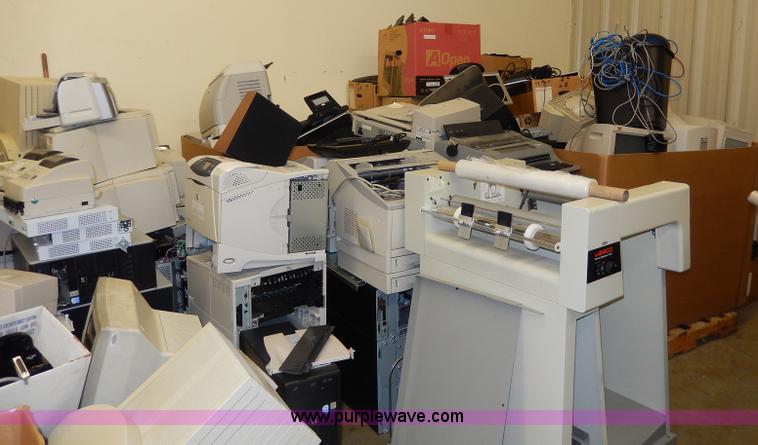 image for item AW9504 Assorted electronics