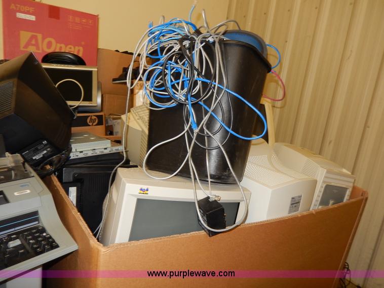 image for item AW9504 Assorted electronics