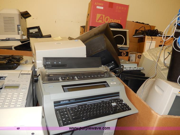 image for item AW9504 Assorted electronics