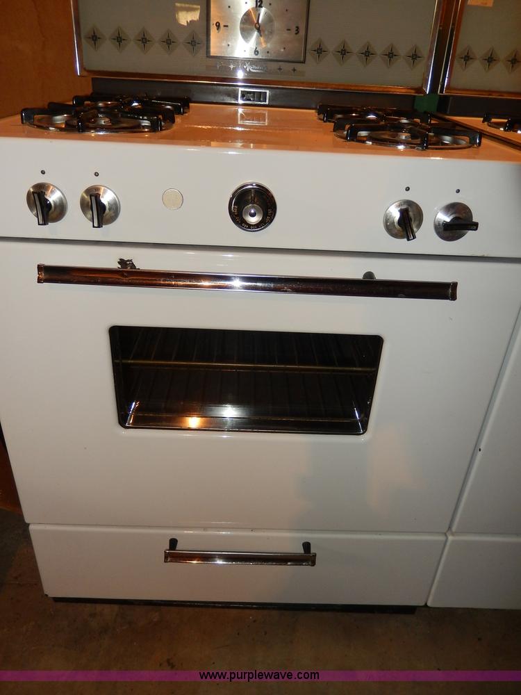 2) Monarch gas stoves in Miltonvale, KS | Item AW9510 sold | Purple Wave
