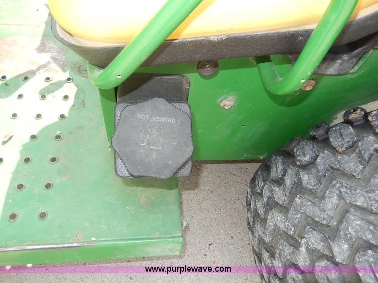 image for item AW9580 2000 John Deere Gator