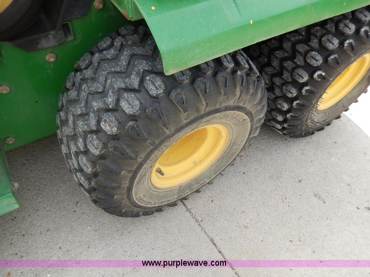 image for item AW9580 2000 John Deere Gator
