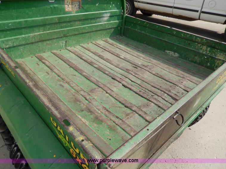 image for item AW9580 2000 John Deere Gator