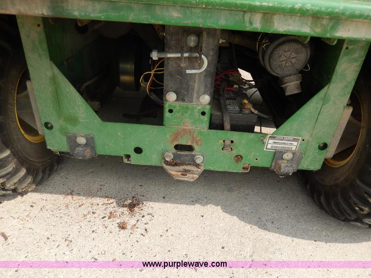 image for item AW9580 2000 John Deere Gator