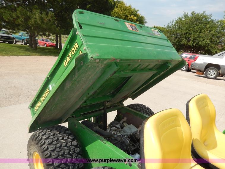 image for item AW9580 2000 John Deere Gator