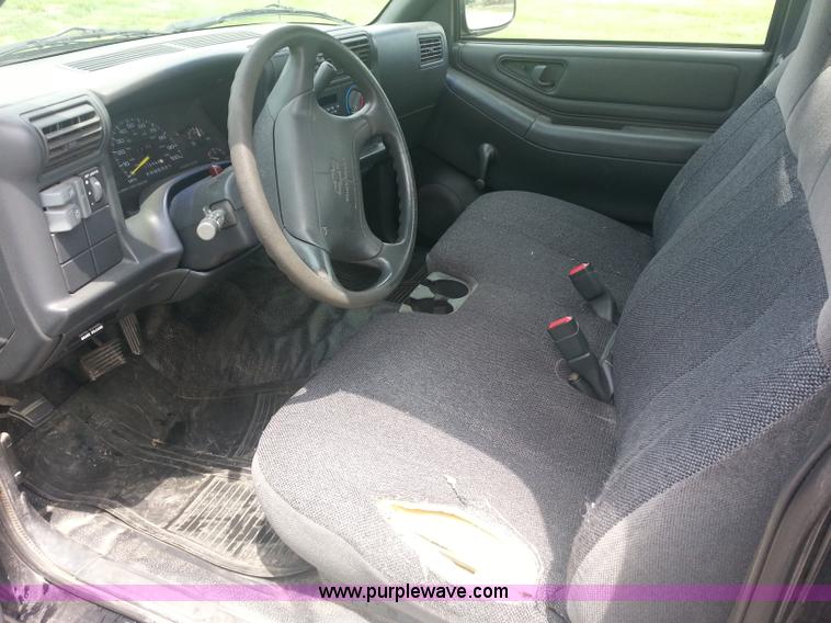 image for item C1343 1997 Chevrolet S10 LS pickup truck