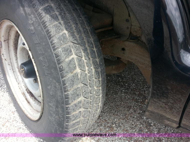 image for item C1343 1997 Chevrolet S10 LS pickup truck