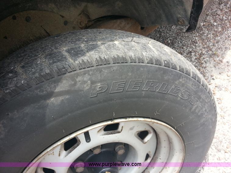 image for item C1343 1997 Chevrolet S10 LS pickup truck