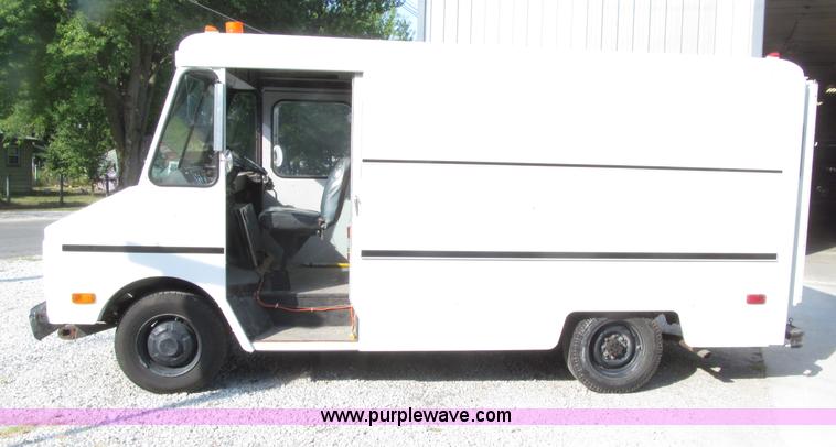 image for item D7478 1976 Chevrolet panel truck