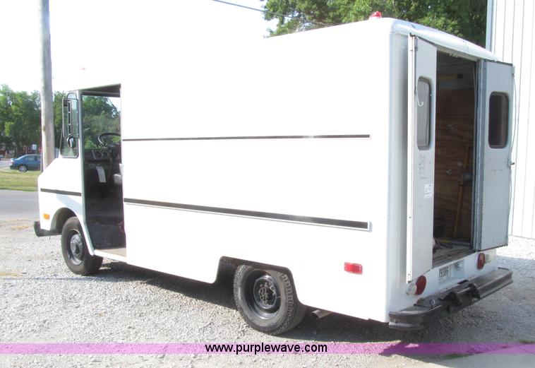 image for item D7478 1976 Chevrolet panel truck