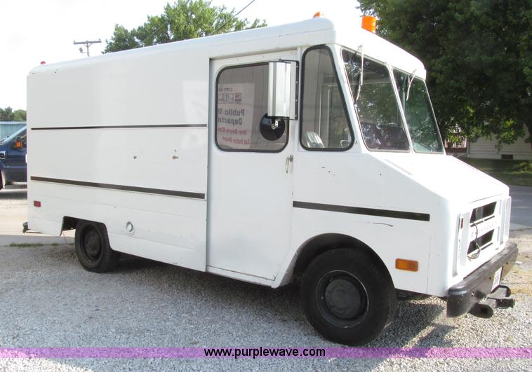 image for item D7478 1976 Chevrolet panel truck