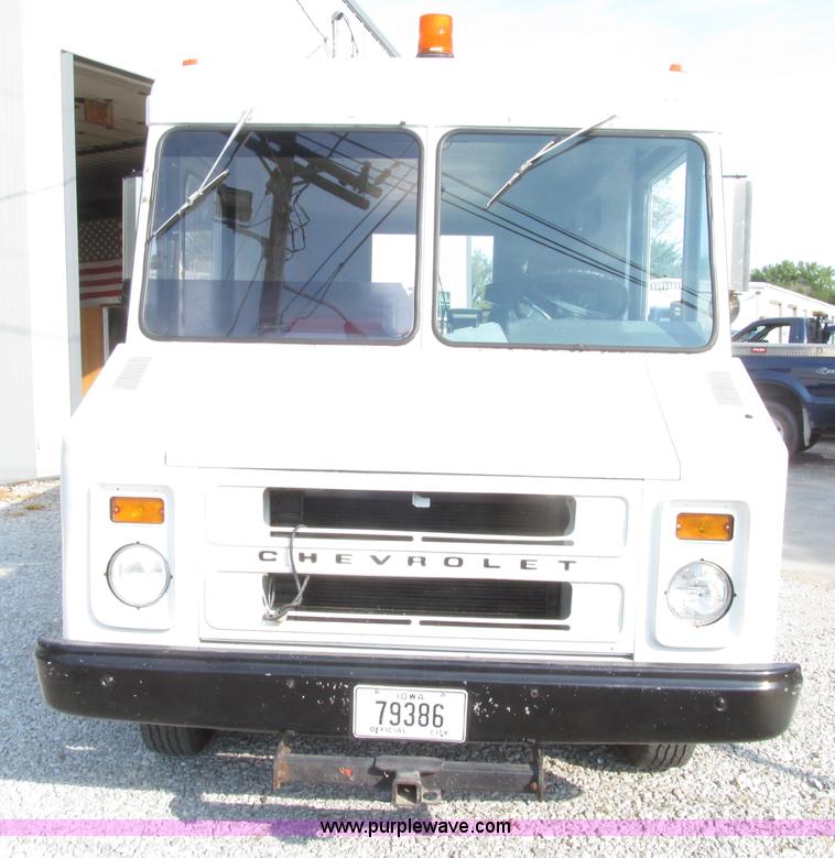 image for item D7478 1976 Chevrolet panel truck