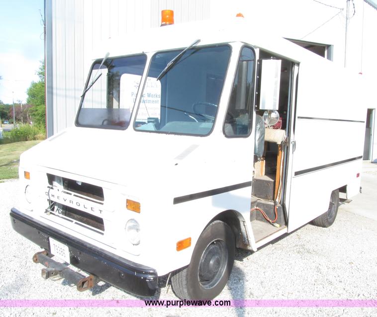 image for item D7478 1976 Chevrolet panel truck
