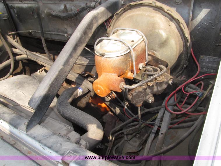 image for item D7478 1976 Chevrolet panel truck