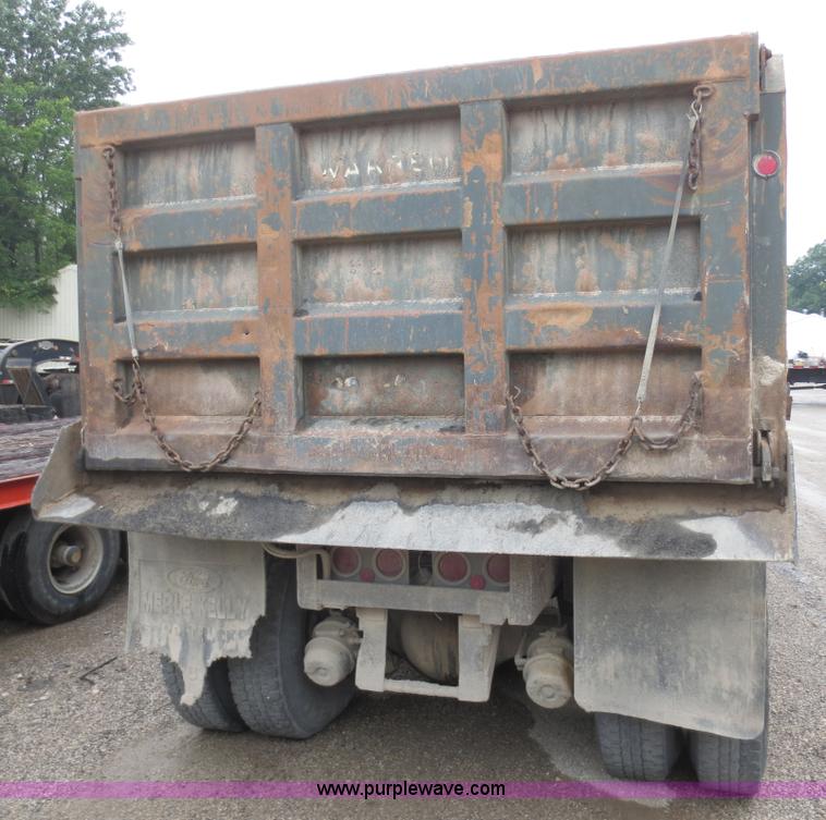 image for item F6663 1994 Ford LT8000 dump truck
