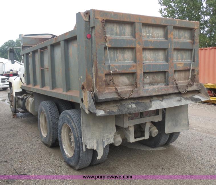 image for item F6663 1994 Ford LT8000 dump truck