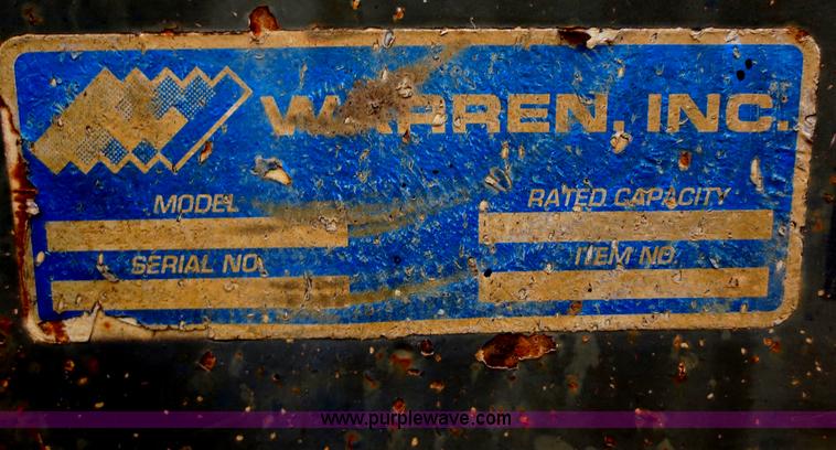 image for item F6663 1994 Ford LT8000 dump truck