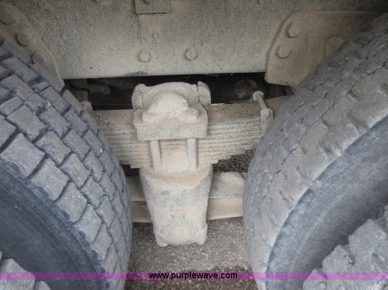 image for item F6663 1994 Ford LT8000 dump truck