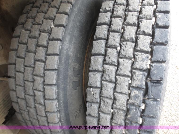 image for item F6663 1994 Ford LT8000 dump truck