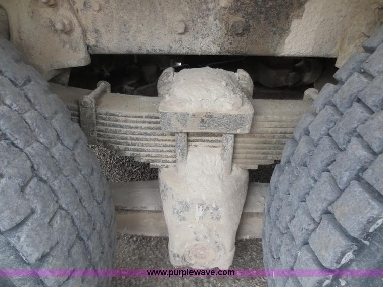 image for item F6663 1994 Ford LT8000 dump truck