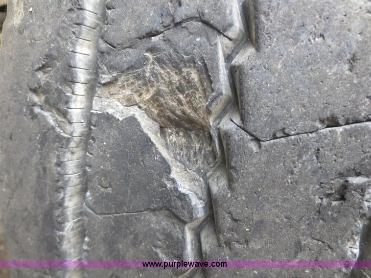 image for item F6663 1994 Ford LT8000 dump truck