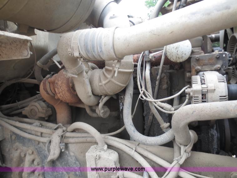 image for item F6663 1994 Ford LT8000 dump truck