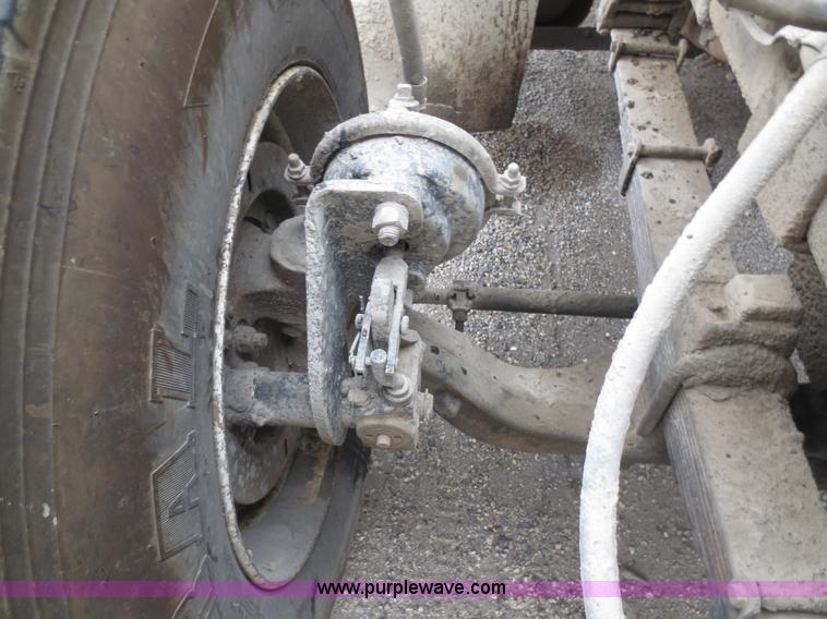 image for item F6663 1994 Ford LT8000 dump truck