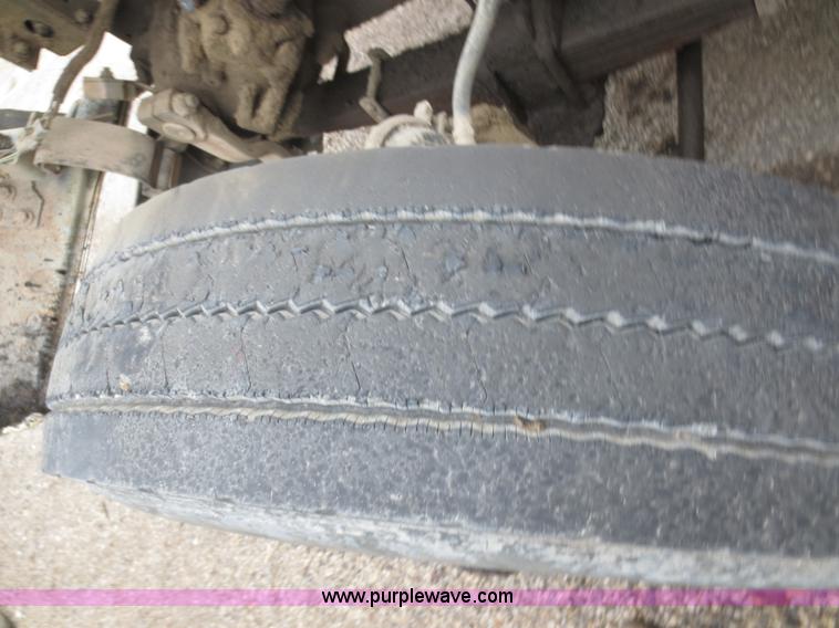 image for item F6663 1994 Ford LT8000 dump truck