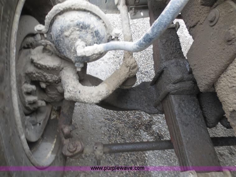 image for item F6663 1994 Ford LT8000 dump truck