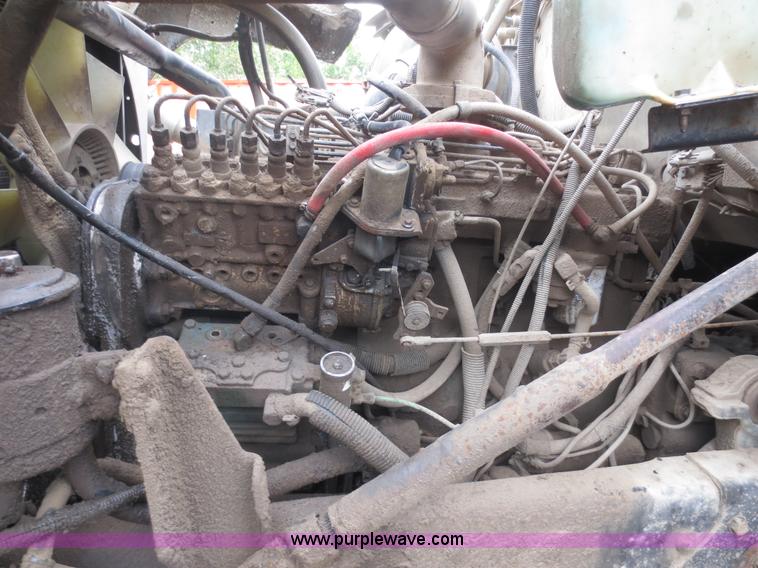 image for item F6663 1994 Ford LT8000 dump truck