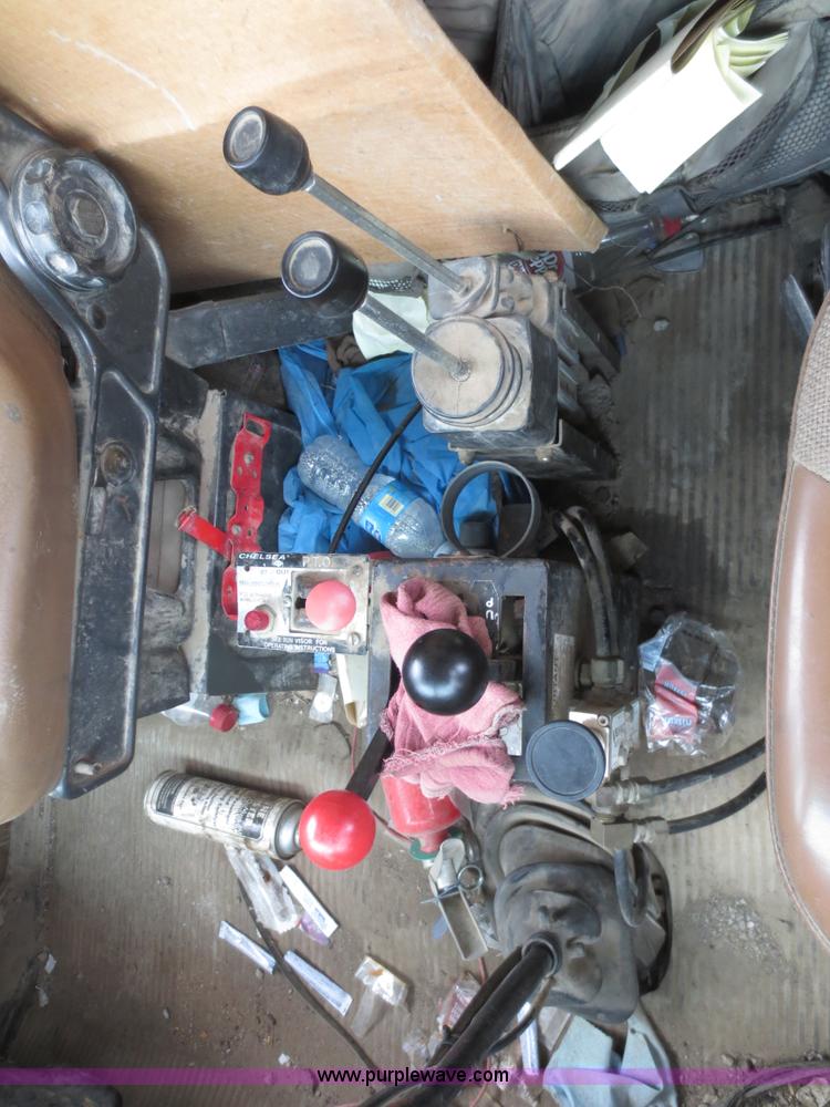 image for item F6663 1994 Ford LT8000 dump truck