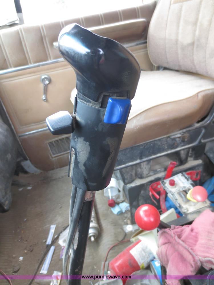 image for item F6663 1994 Ford LT8000 dump truck