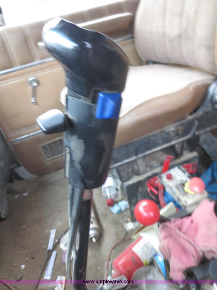 image for item F6663 1994 Ford LT8000 dump truck