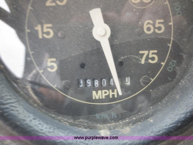 image for item F6663 1994 Ford LT8000 dump truck