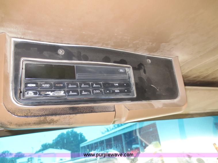 image for item F6663 1994 Ford LT8000 dump truck