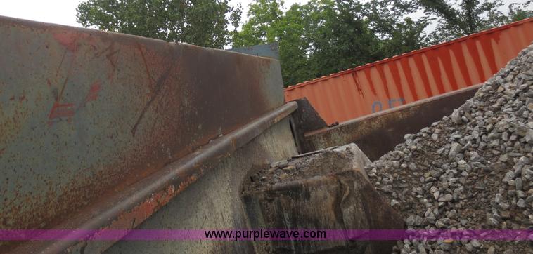 image for item F6663 1994 Ford LT8000 dump truck